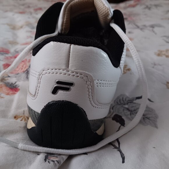 Fila women's 10 EU41.5 vintage white sneakers - Picture 10 of 14